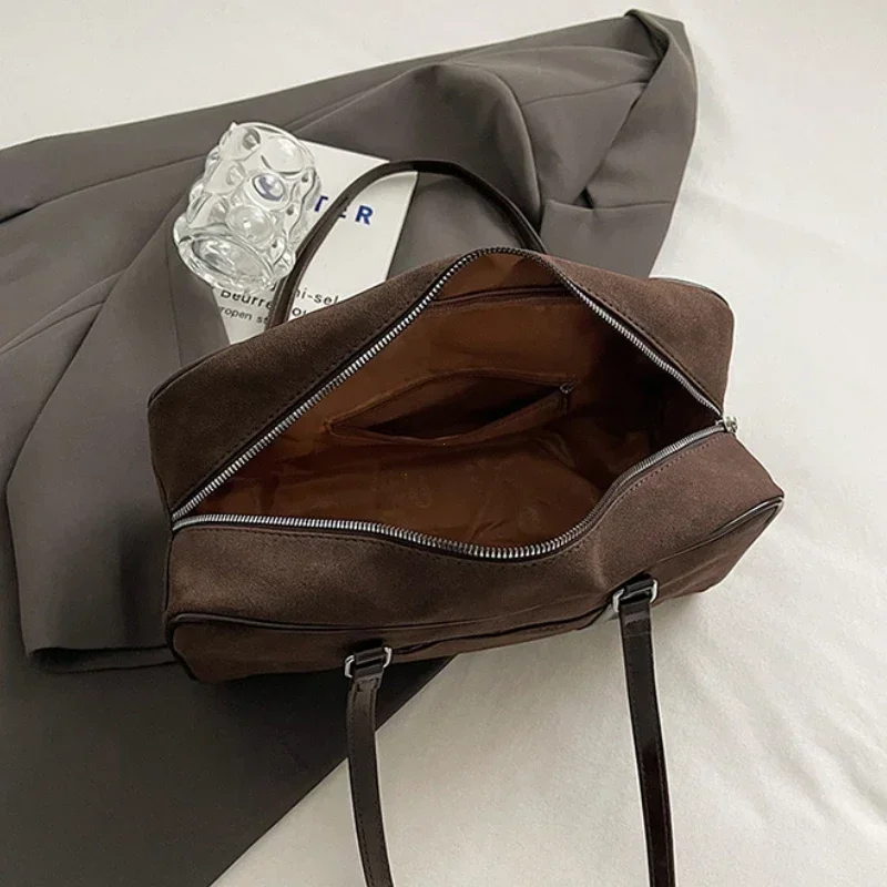 Lässige große Capaci-Wildledertasche für Damen, 2025, neue Herbst- und Winter-Retro-Braun-Pendler-Umhängetasche, Kissentasche, Geldbörsen und Handtaschen