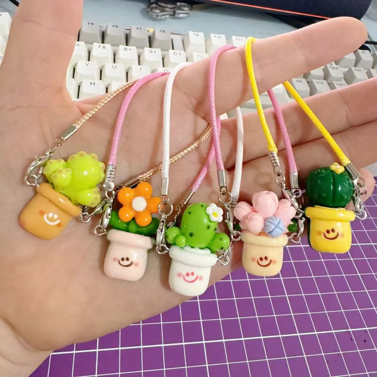 귀여운 만화 미니어처 물컵 펜던트 참 장식품 인형 목걸이 장식용 귀여운 미니 우유병 모델 플러시 인형 액세서리