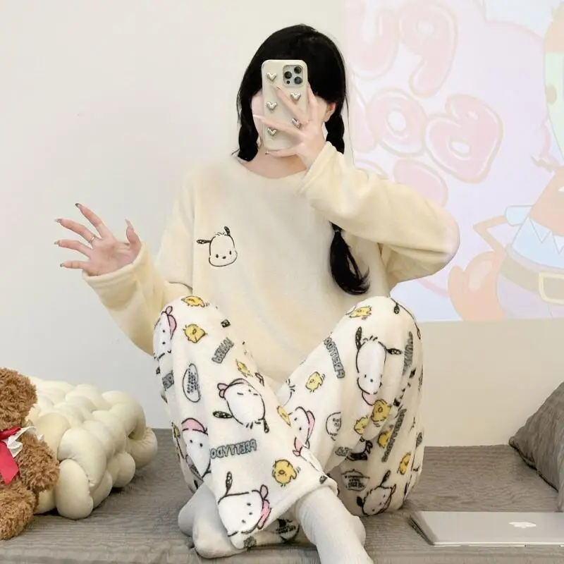أطقم بيجامات نسائية من Sanrio Pochacco من الفلانيل ملابس نوم شتوية دافئة برسوم كارتونية كاواي بأكمام طويلة ملابس نوم ملابس منزلية جديدة