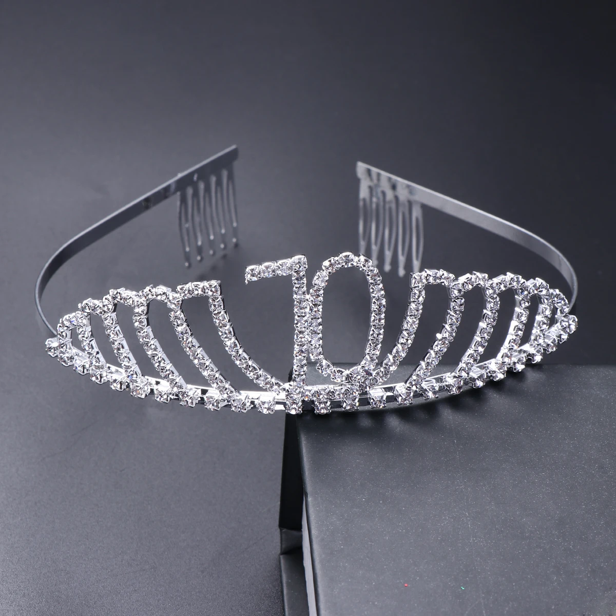 

Beautiful Birthday Tiara Crystal Rhinestones Shining Crown Headband Gifts Decorations Party Accessories Hair Tool