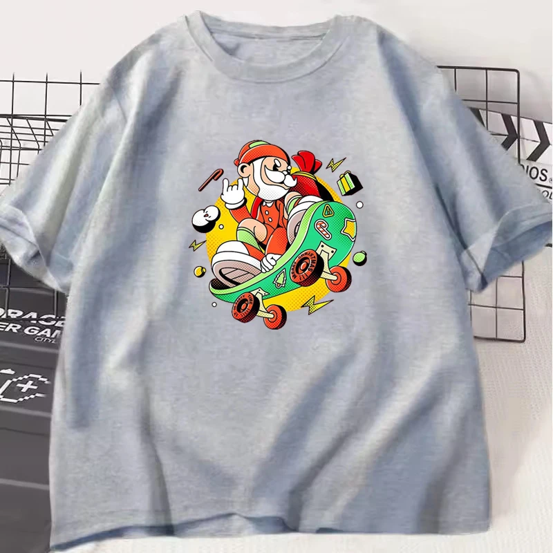 

Cartoon Santa Claus Is Skateboarding Pattern Men Woman T-shirt Fashion Retro Harajuku Couple Clothing Loose Casua Unisex Tee Top