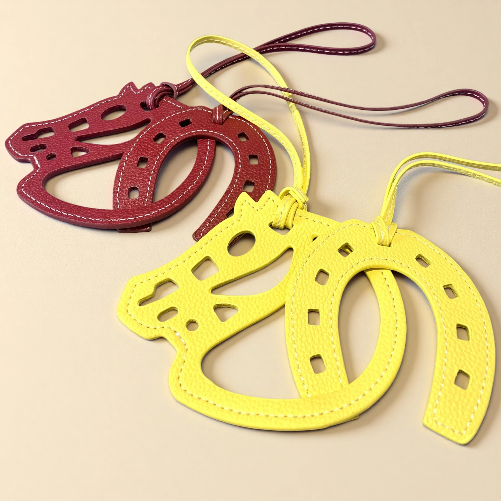 Luxury 2-Piece PU Leather Horse Head and Horseshoe Bag Hanger Set, Matching Fashion Accessory Charm for Purses, Horse Accessory