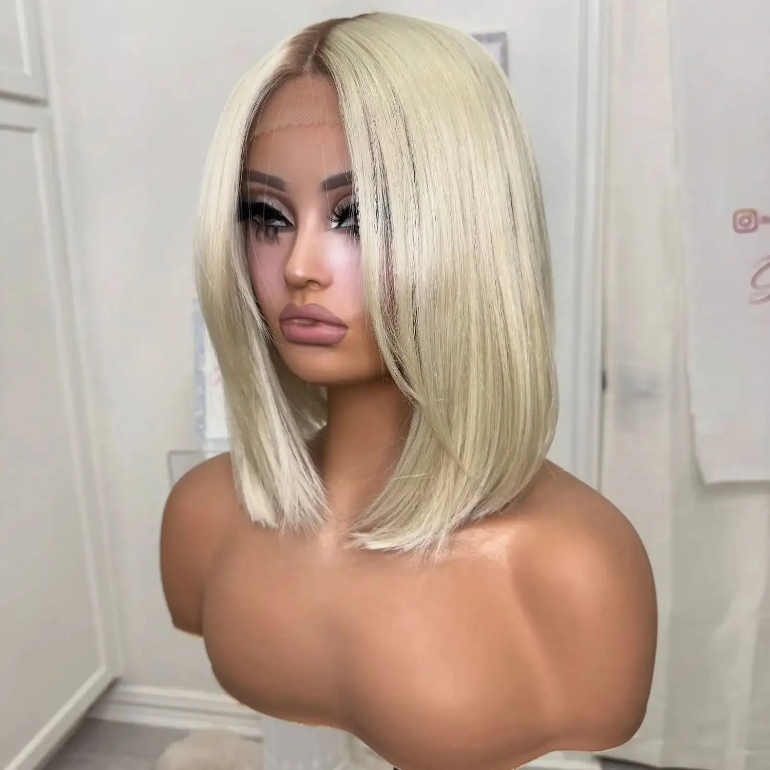 

Easy To Wear Bob Natural Straight Synthetic Lace Frontal Wigs Ombre Light Blonde Futura Wig High Quality Heat Resistant Fiber