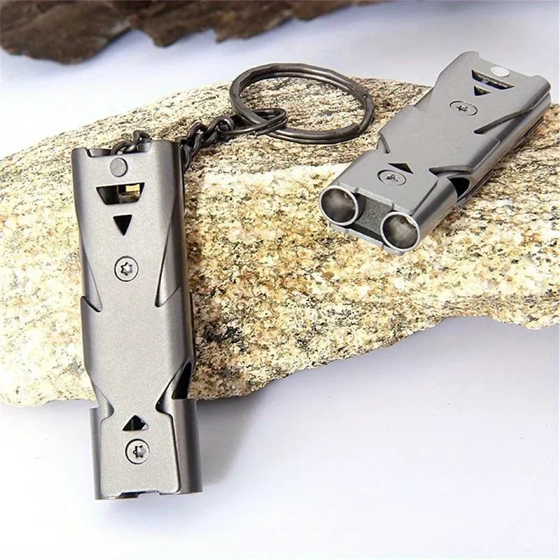 Buiten Hoge Decibel Draagbare Sleutelhanger Fluitje Roestvrij Staal Dubbele Pijp Emergency Survival Fluitje Multifunctioneel Gereedschap