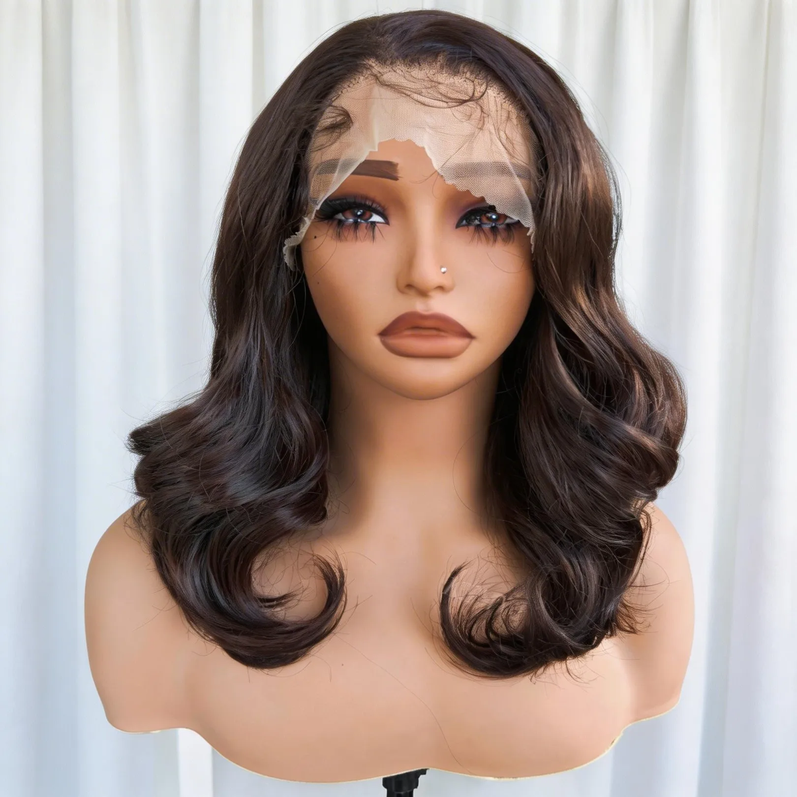 perruque-sans-colle-13x6-hd-lace-loose-body-wave-–-cheveux-synthetiques-de-18-pouces-prete-a-porter-haute-qualite-cadeau-ideal-pour-femme
