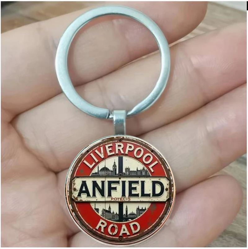 Memorial de Liverpool Anfield Road - Chaveiro, presente de metal durável para pais, graduados e fãs de esportes, detalhes interessantes, Cre
