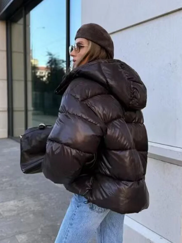 Damska kurtka zimowa, jednorzędowa, ze sznurkiem, kieszeniami, jednolita, zapinana na zamek, z długim rękawem, z kapturem, ocieplana watą.