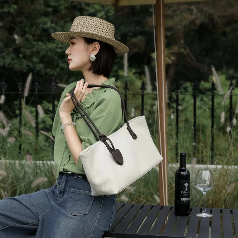 

2026 Luxury Genuine Leather Tote Bag Large Capacity Commuter Shoulder Purse with Heart Pendant for Women Luxury Designer Handbag