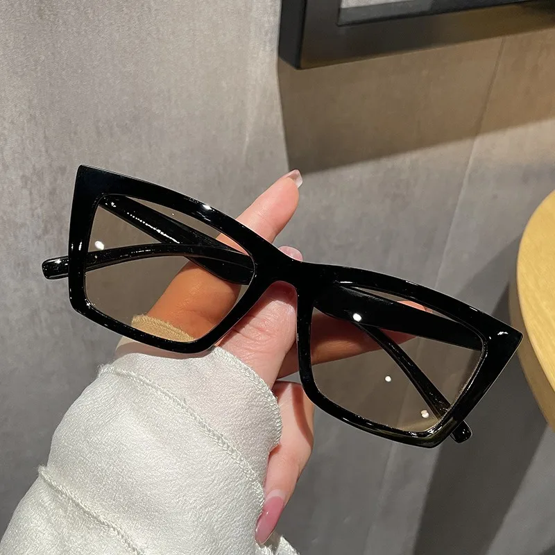 New Vintage Small Frame Cat's Eye Sunglasses Women Fashion Female Sun Glasses New in Trendy Luxury Brand Designer Shades Eyewear
