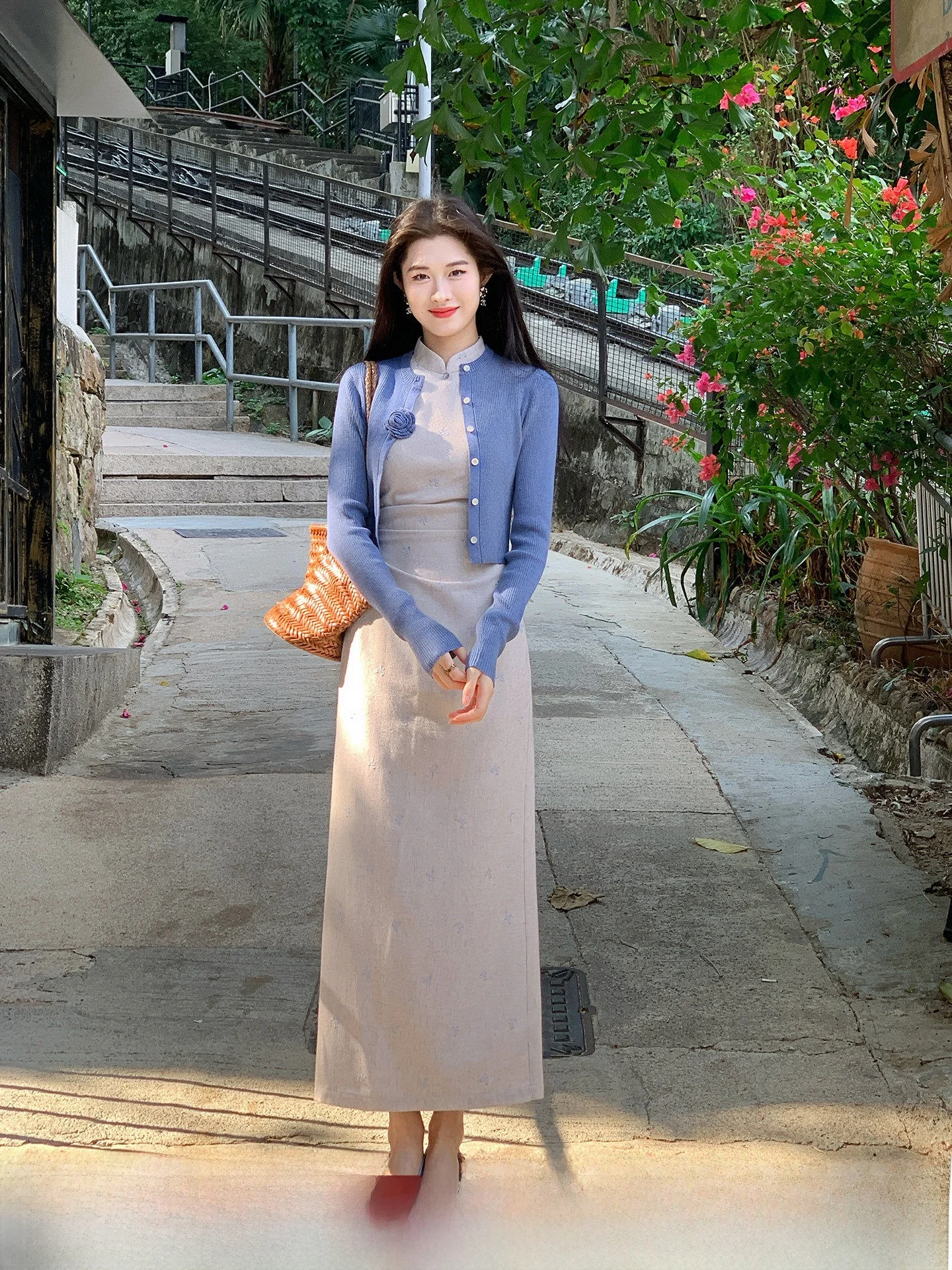 

Lingshan Zhihe Waist Cinched New Chinese Style Sleeveless Long Qipao Dress for Women Travel Outfit Low Slit Long Skirt