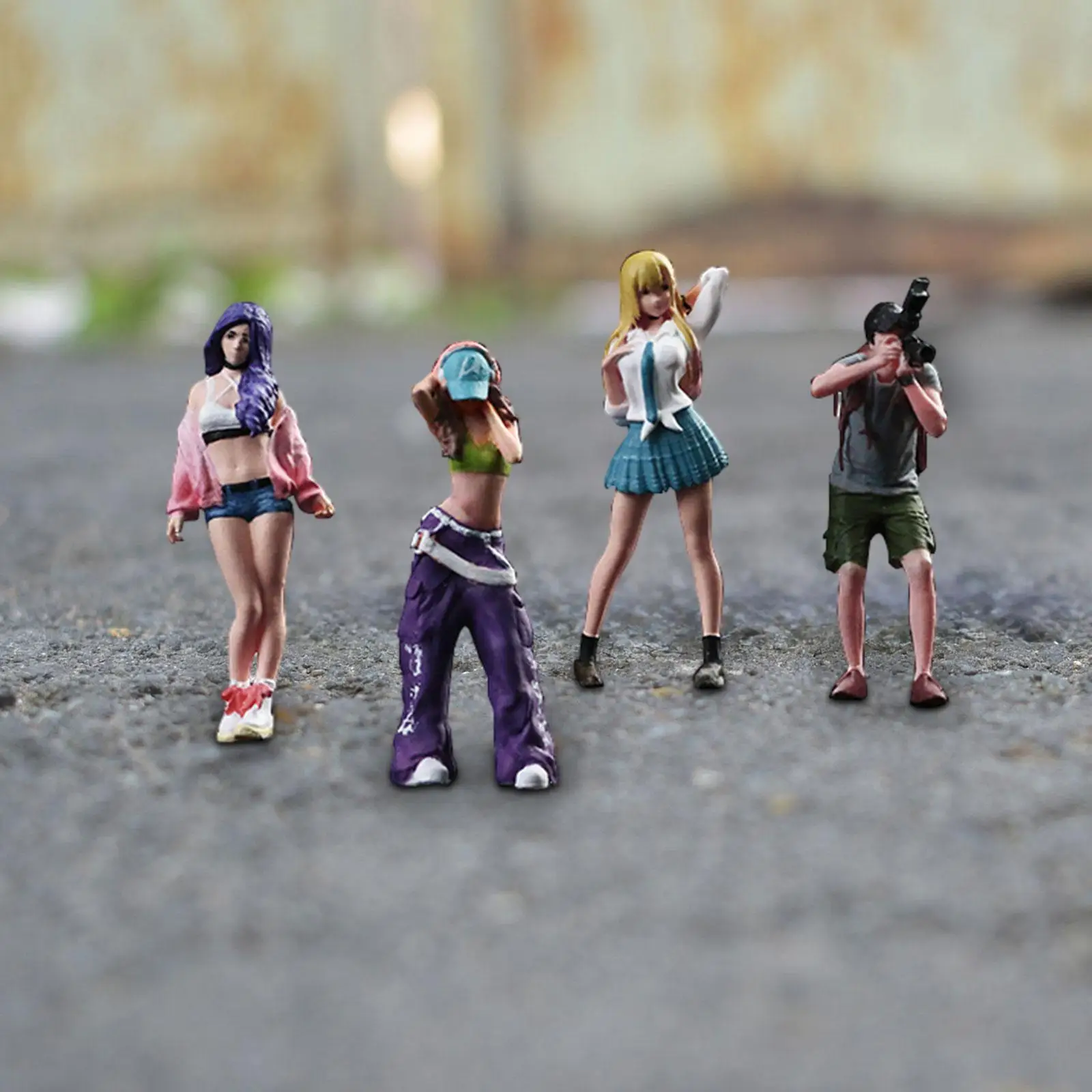 

4 Pieces 1/64 Girl Figure Model Street Female Figures Movie Props Train Railway Realistic Hand Painted Figurine Dioramas