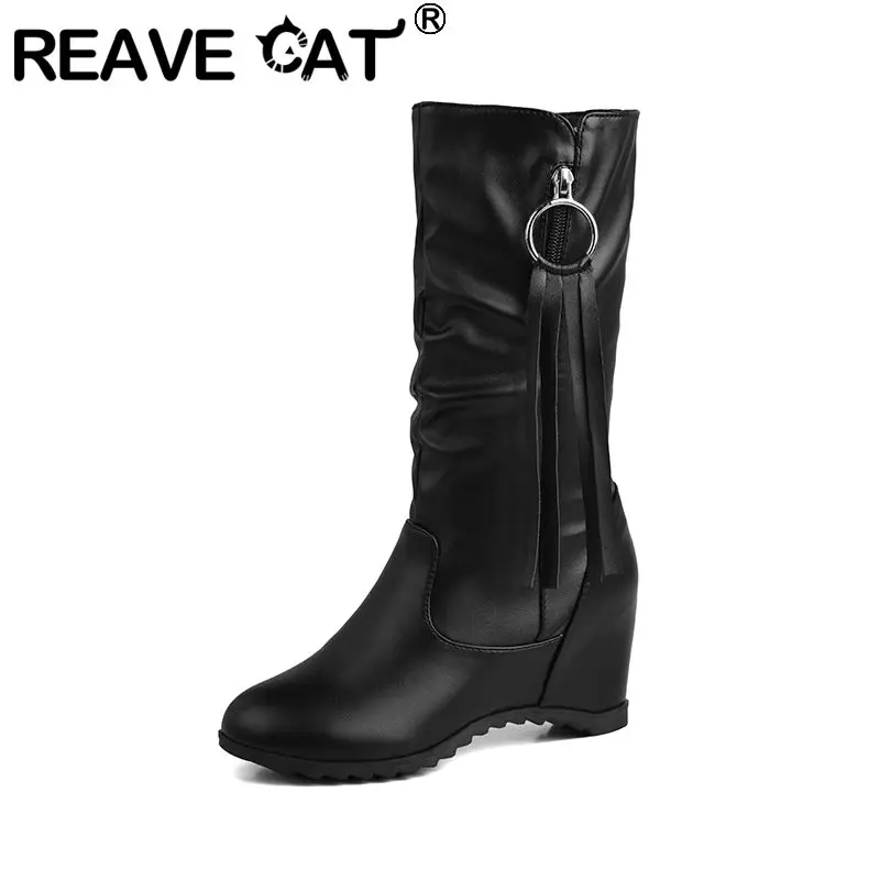 

REAVE CAT Sweet Girls Сапоги до середины икры с круглым носком, увеличенный каблук 6 см, танкетка, большой размер 42, 43, 44 с кисточками, модные женские ботильоны для свиданий