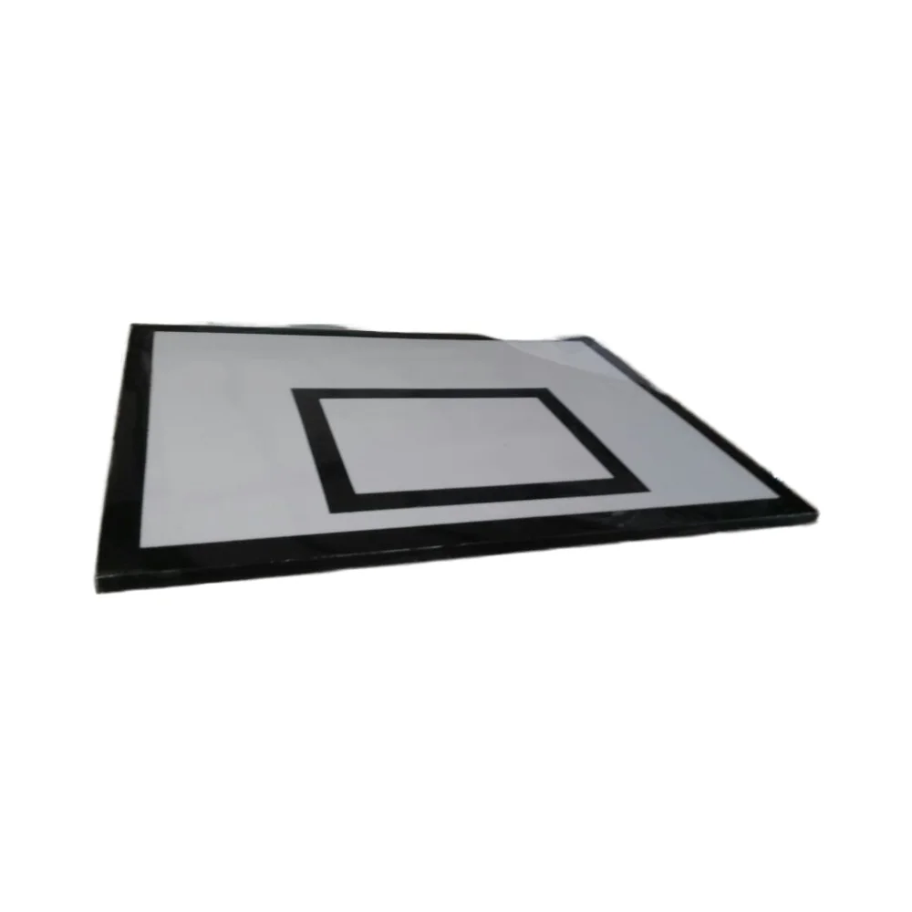 合板製の裏地が付いた木製バスケットボール用バックボード