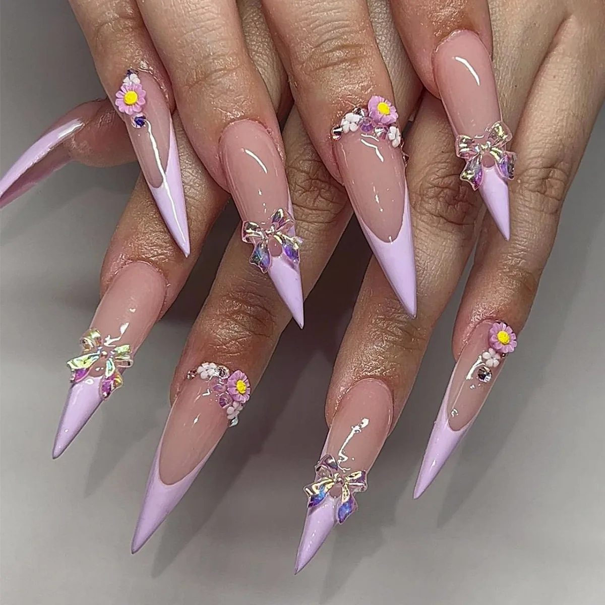 24Pcs Fashion Stiletto Press on Fake Nails with Rhinestone Y2k Almond False Nails Set Strawberry Design Full Cover Manicure Tips