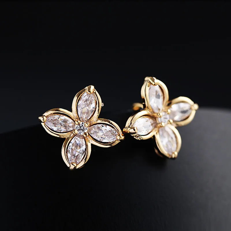 2023 Fashion Transparent Crystal Petal Ear Clip Earrings, Suitable for Women\'s Zircon Star False Cartilage Perforated Jewelry