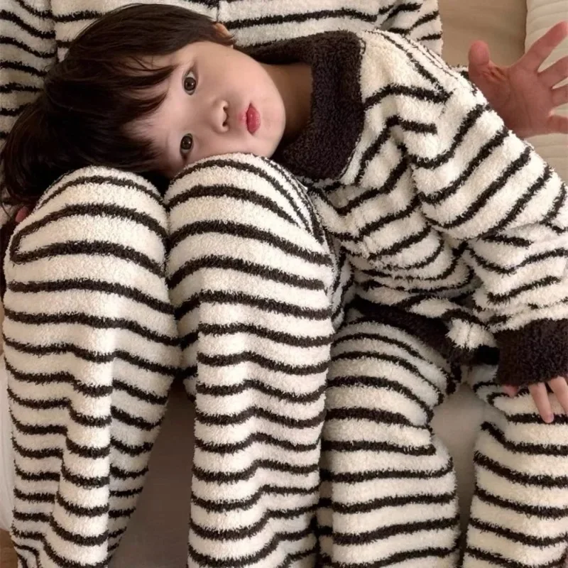 

Premium Coral Fleece Kids Pajamas Set Autumn Winter Unisex Zipper Striped Parent Child Matching Sleepwear
