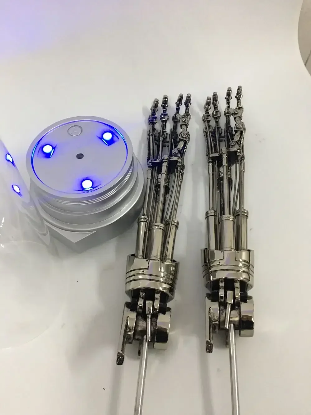 1/1 Scale Terminator T800 Arm plating skull standard electroplate resin edition of hand model Collectible Model home decorations