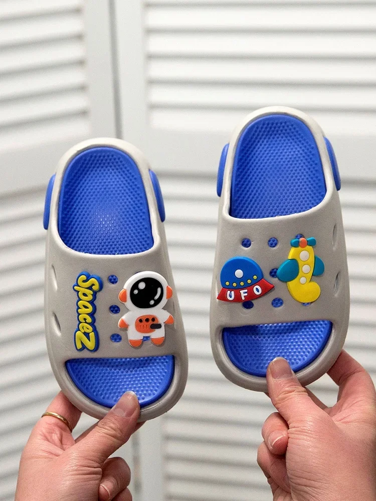 

2025 New Cute Cartoon Summer DIY Astronaut Astronaut Indoor and Outdoor Boys Fashion Slippers Beach Sandals