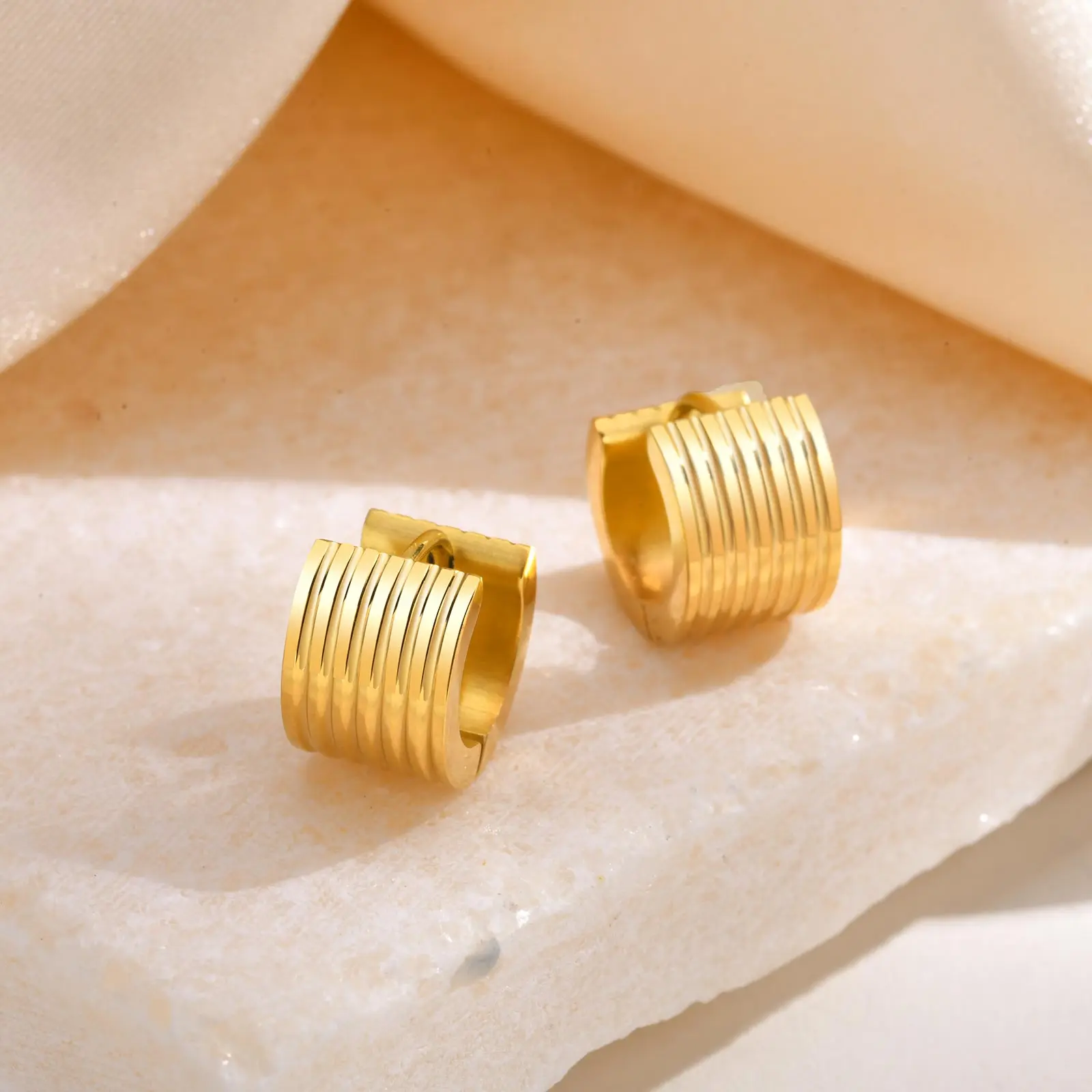 Ribbed Hoop Earrings,Striped Circle Hoop Huggies Earrings for Women,Gold Plated Stainless Steel Chunky Jewelry