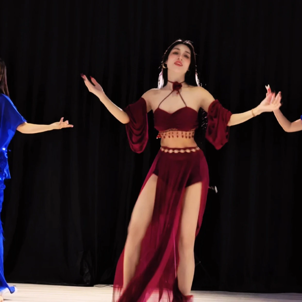 بدلة أداء الرقص الشرقي للسيدات بلوزة شرابة على شكل زهرة + أكمام + تنورة طويلة شبكية 3 قطعة ملابس ممارسة الرقص الشرقي الاحترافي