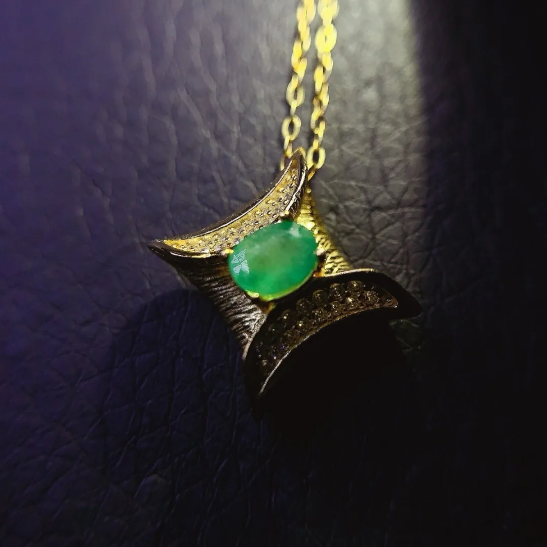 

Элегантный дизайнерский кулон с натуральным изумрудом, стерлинговое серебро S925, роскошные эффектные ювелирные изделия для женщин, можно носить