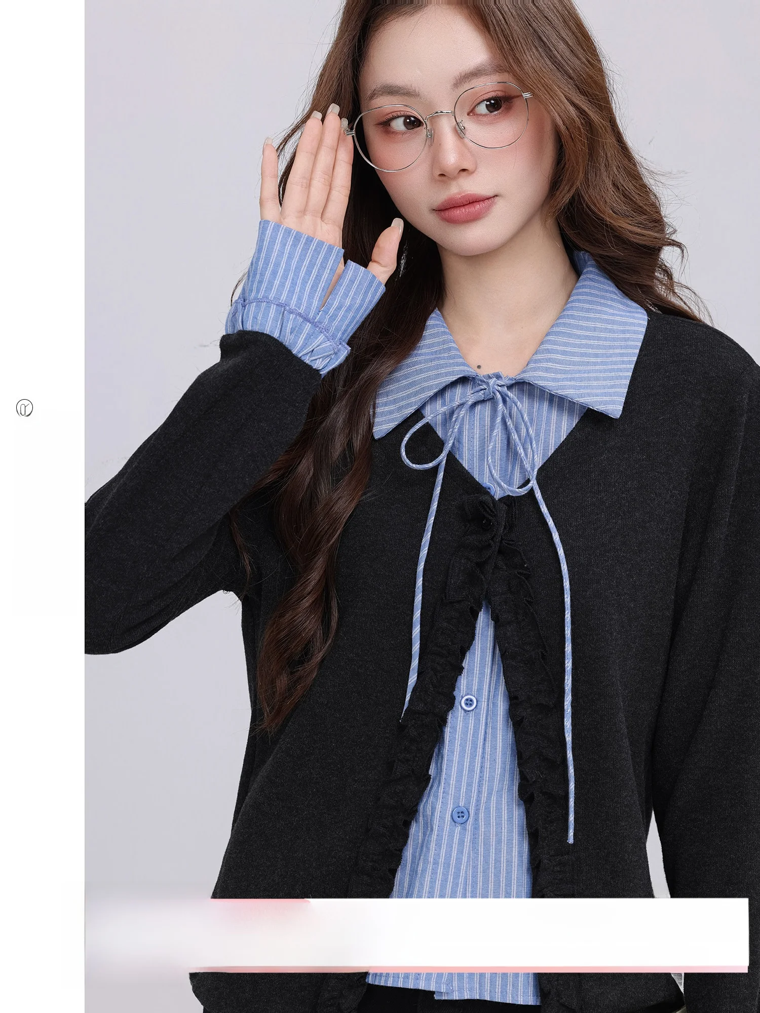 

Blue Research Heart Sequence Korean Style Slim Fit Striped Long Sleeve Fake Two-Piece Top for Women Spring 2026 New Arrival