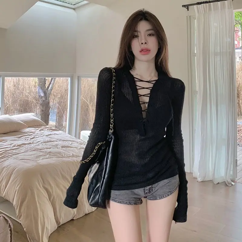 スリムフィットまたはニットトップス、長袖、薄手、セクシーなVネック、スプライス、初秋、ファッショナブルなカジュアルウェア（中国製）