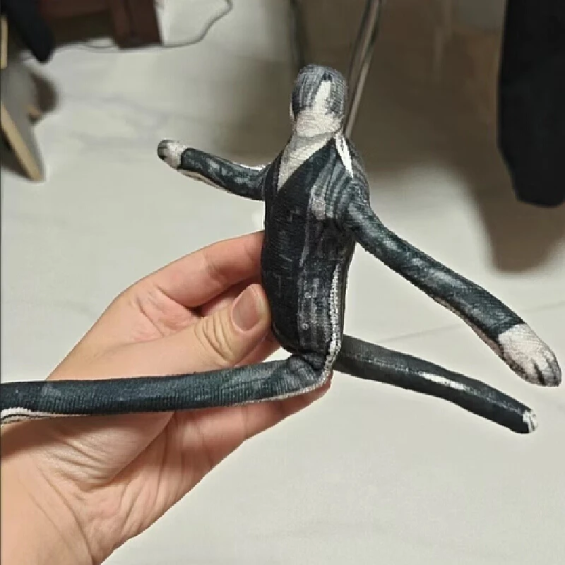 新しい抽象的なスレンダーなツイスト可能なぬいぐるみ 28 センチメートルゲームリムバスカンパニー紅魯ドンキホーテグレゴールコスプレ人形抽象的なおもちゃ