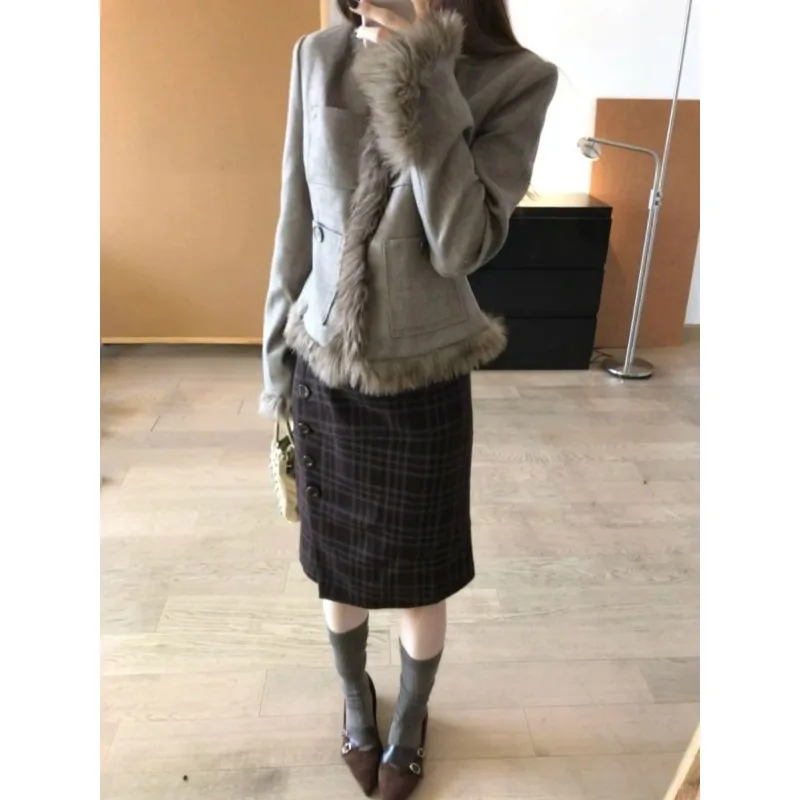 

Korean High-end Suit Women's Winter New Temperament Versatile Plush Splicing Jacket Plaid Skirt Two-piece Set
