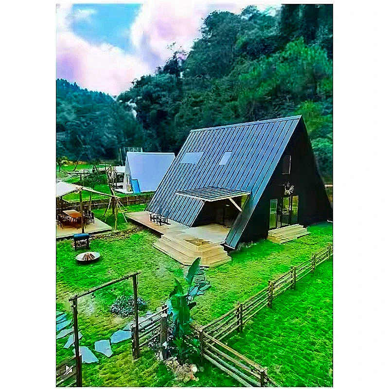 Casa de madera triangular prefabricada, casa pequeña moderna para alquiler de glamping, diseño personalizado con dormitorio tipo loft y techo duradero fabricado en China