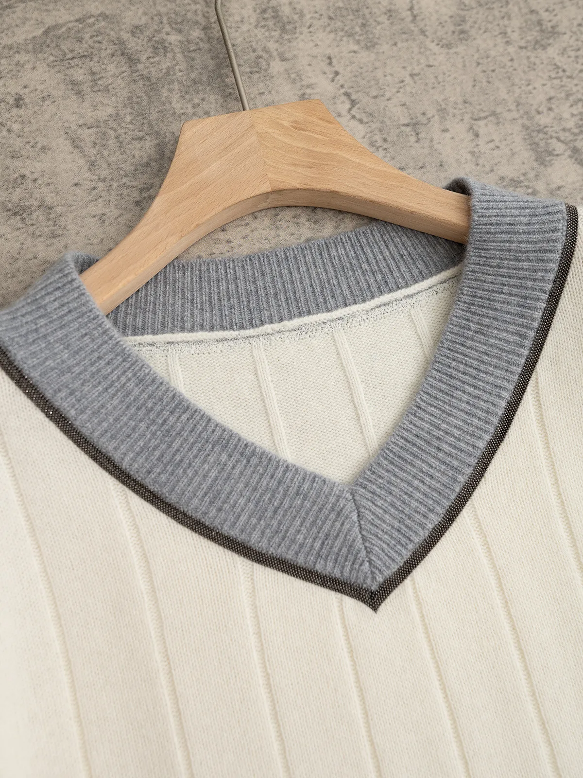 

Осень-зима 2025: вязаный свитер с v-образным вырезом и цветными блоками, женский свободный универсальный свитер, кашемировый топ с вырезом из бисера