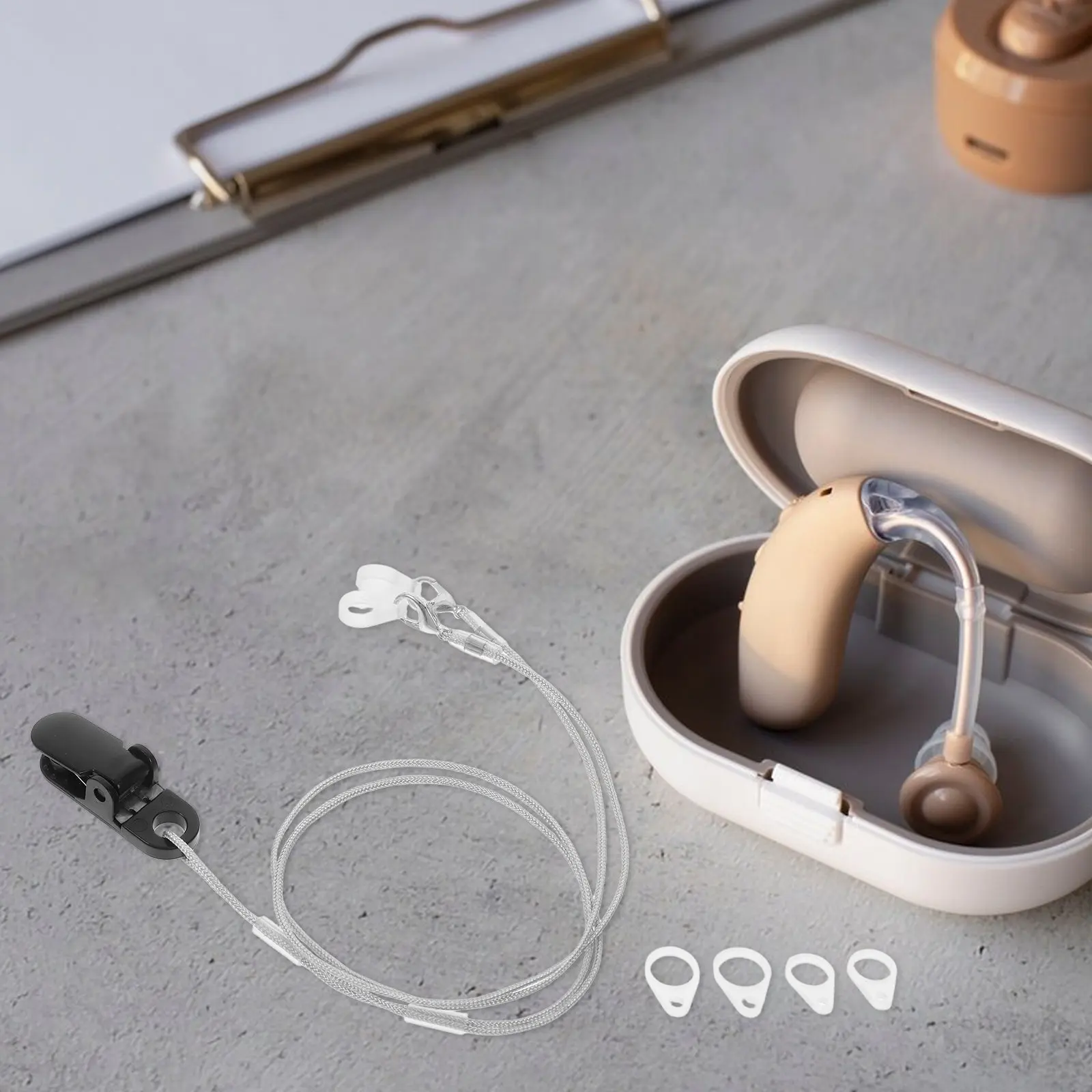 

Комплект: усилитель слуха, страховочный шнурок-держатель с регулируемой защитной клипсой для пожилых людей и взрослых, для слуховых аппаратов