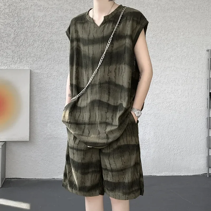 

Men's Summer Tie Dye Graphic Sleeveless T-Shirt And Loose Vest Set Casual Outdoor Sports Shorts Outfit
