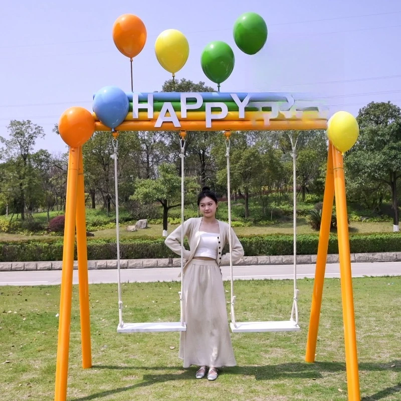 인터넷 유명인 사랑의 구름 무지개 더블 스윙 시트 조각상 야외용