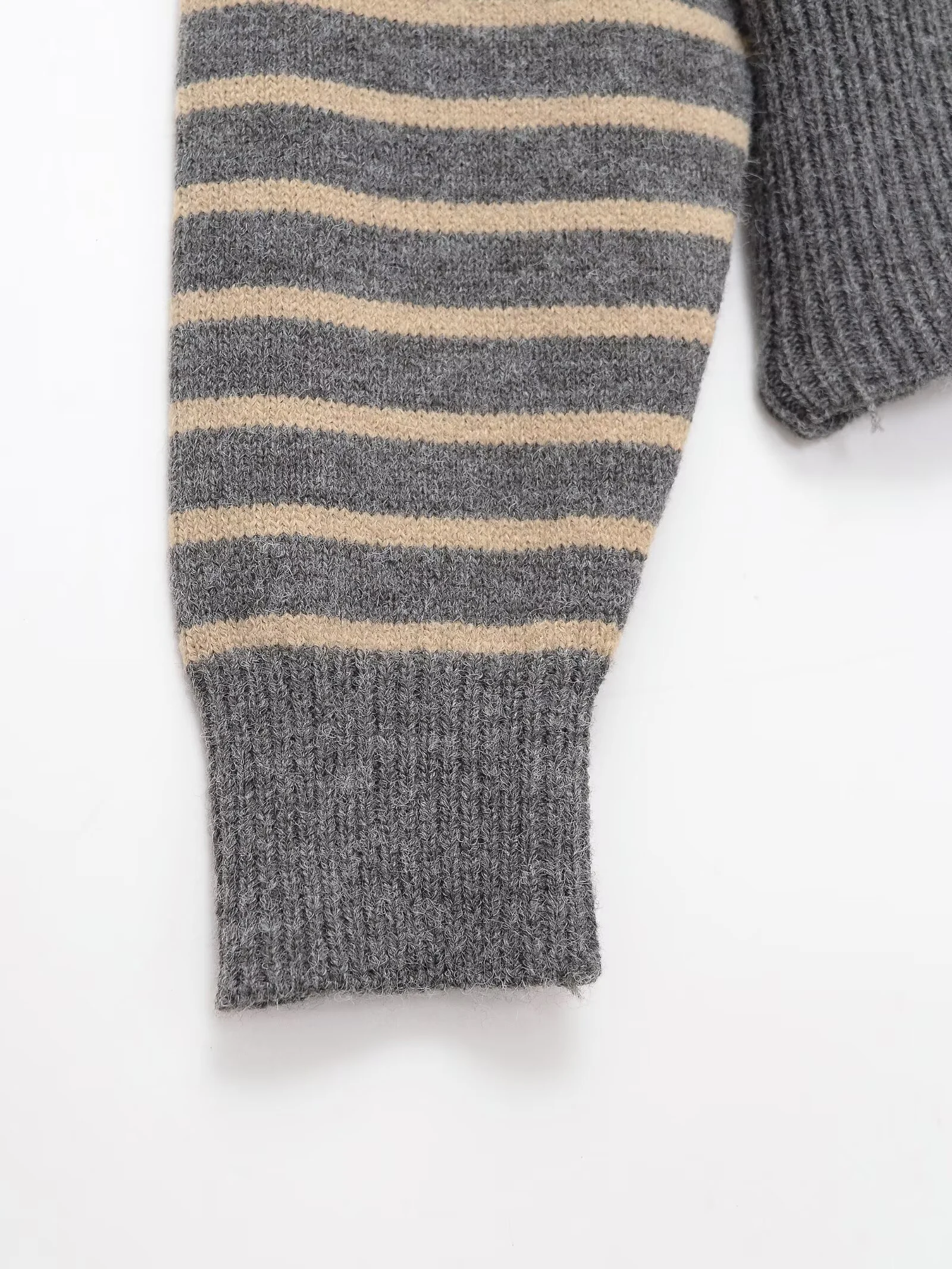 秋の新作レディース服 フレンチ風ゆったりシングルブレスト丸首長袖ストライプニットジャケット