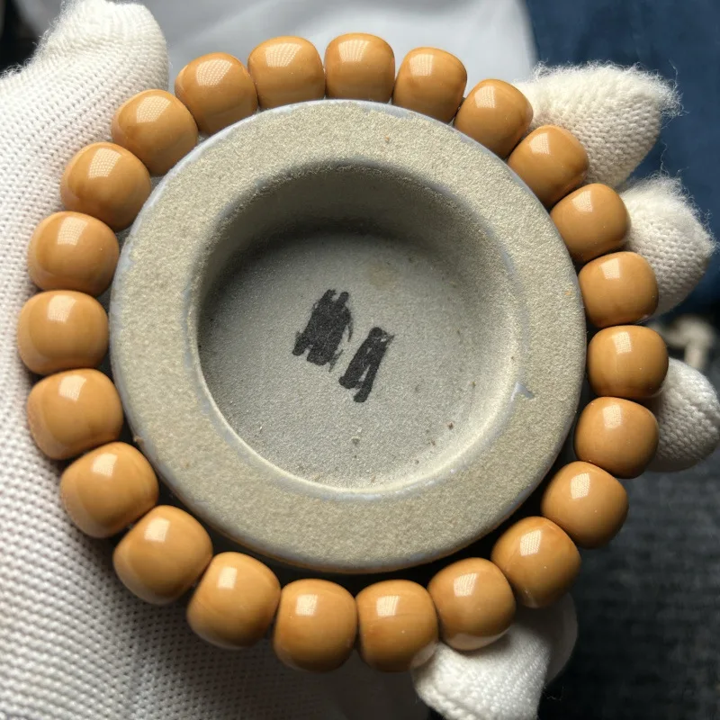 Hou Tou with shark back carving, Beijing Ba Ling old- barrel beads, small walnuts, Tibetan-style bracelet, walnut