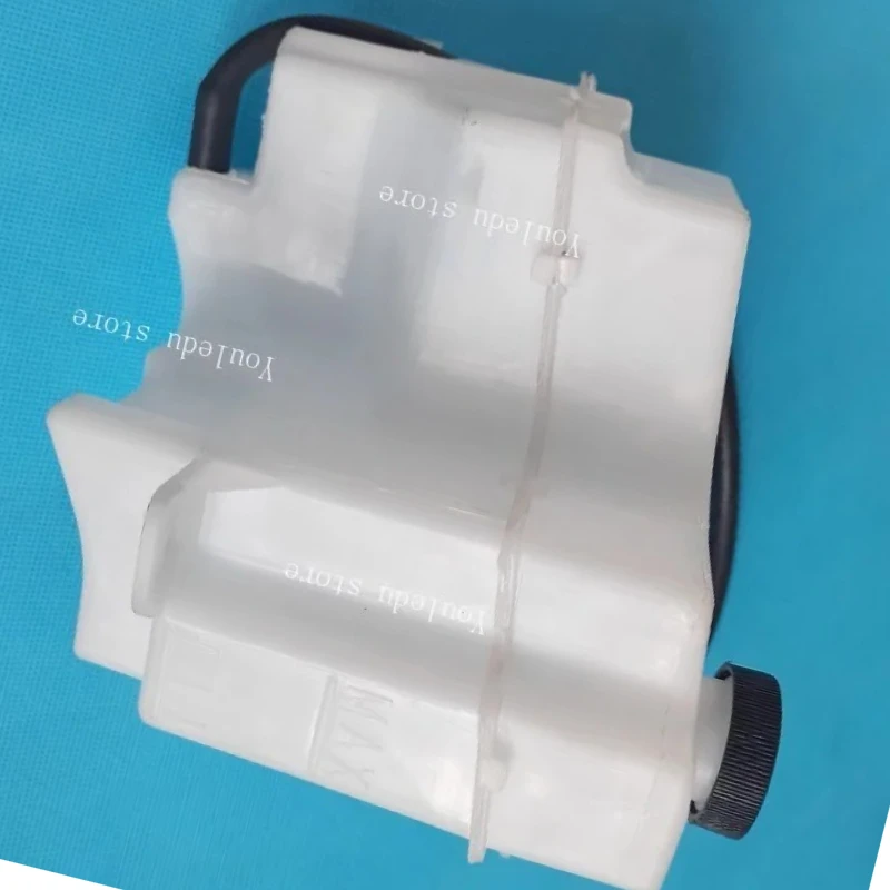 Suitable for 04 05 06 07  Antifreeze Kettle Plastic Auxiliary Kettle Cover Automotive Parts