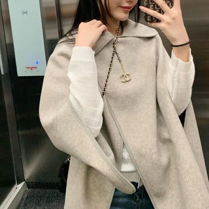 Fashionable Woolen Short Poncho Coat for Women Lapel Solid Color Cashmere Short Ponchos Casacos Feminino Womens Clothing Q412