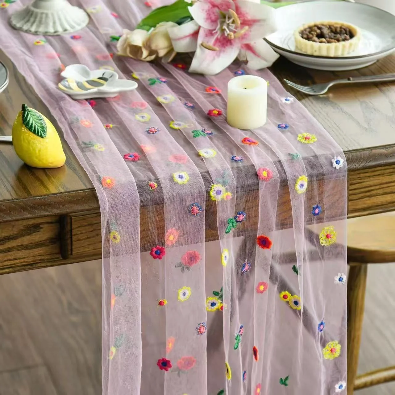 Embroidery daisy embroidery lace chiffon running flower colorful table cover, suitable for weddings, birthdays and parties