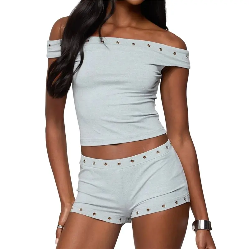 

Женский комплект из двух предметов: топ без рукавов с открытыми плечами и короткие брюки, повседневный стиль