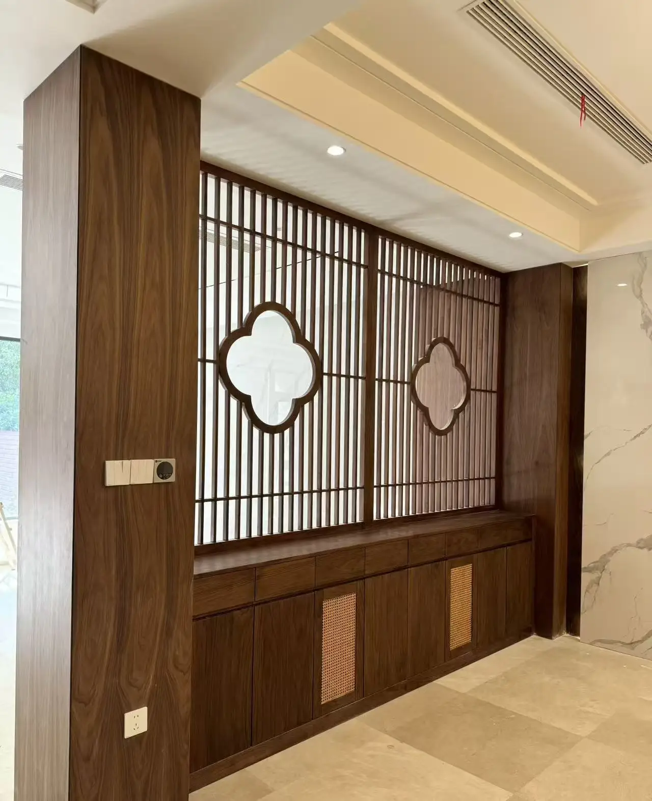 Japanese-style solid wood folding mobile screen is suitable for hotel living room and bedroom partitions