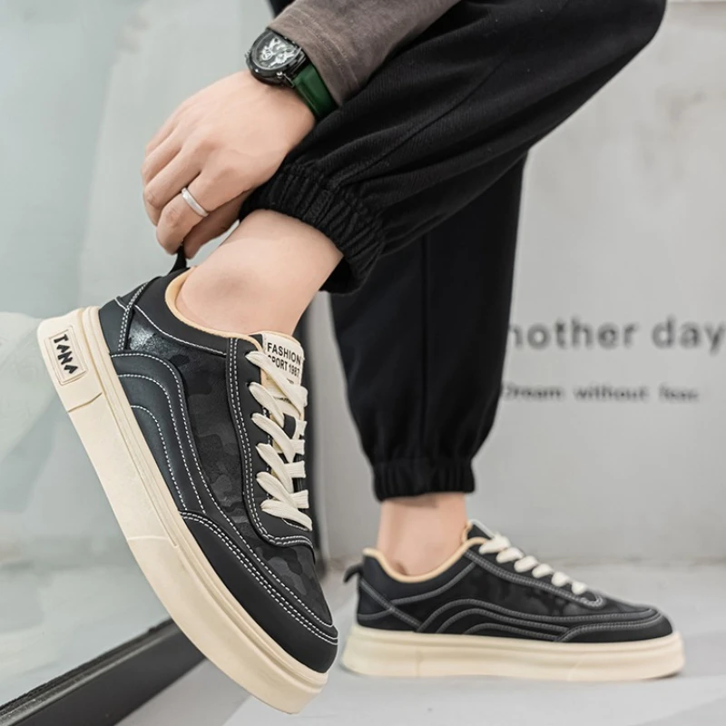 Four Seasons Style Fashionable and Simple Two-color Men's Low-top Large-sized Flat Round Toe New Vulcanized Walking Board Shoes
