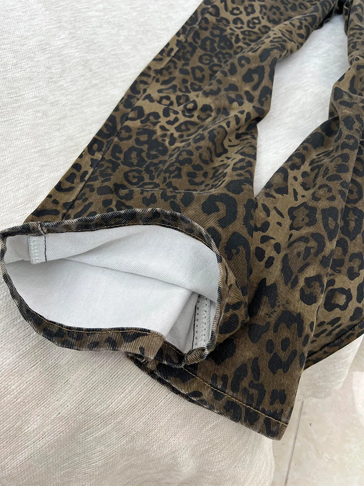 سروال نسائي لخريف وشتاء 2025 Kpop الجرونج الشرير بطبعة الفهد من قماش الدنيم مضيئة سروال منخفض الارتفاع جان Y2k Harajuku جرس سفلي ملابس خروج جديدة #2