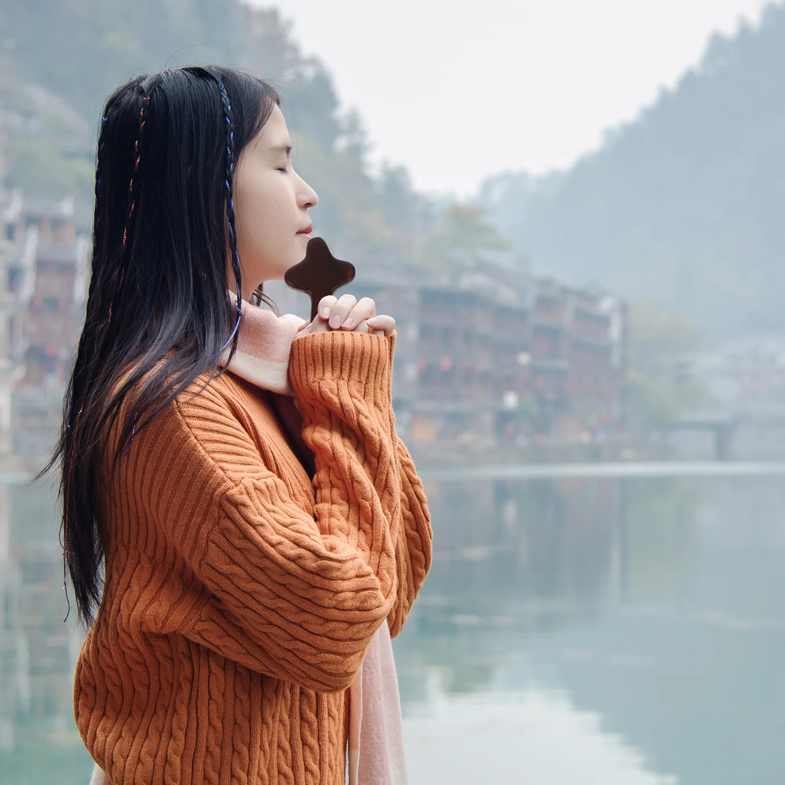 

12Pcs Small Wood Cross Decor Handheld Prayer Cross for Meditation Gift Pine Wood Finish Craft Festival Christian Ornament