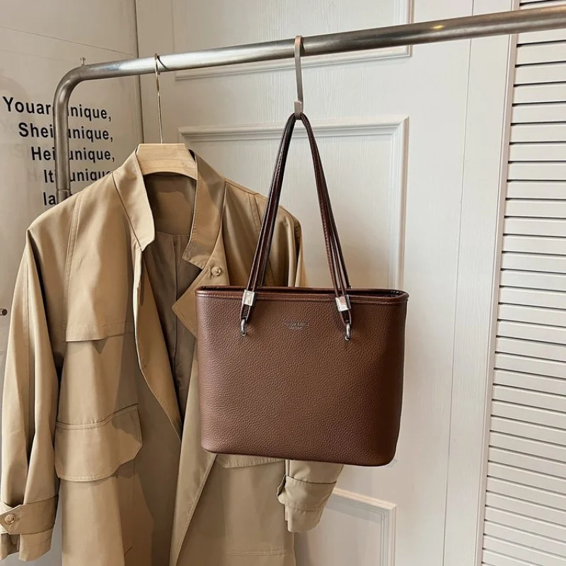 

Fashionable Women's Handbag Crafted From Premium Leather Boasting Paris Inspired And Casual Daily Look ​