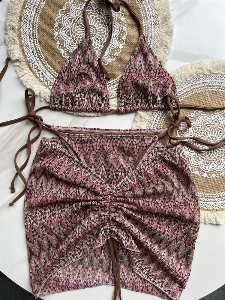 Set bikini lavorato a maglia alla moda, copricostume per ragazze dolci e piccanti in costume da bagno bohémien con stampa a righe estive per donna