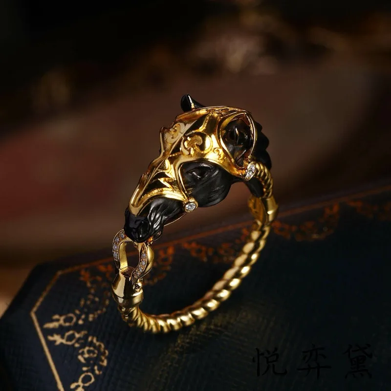 Vintage Black Gold Enamel Horse Ring for Men Twisted Band Inlaid Rhinestone Horse Head Ring Luxury Minimalist Statement Jewelry