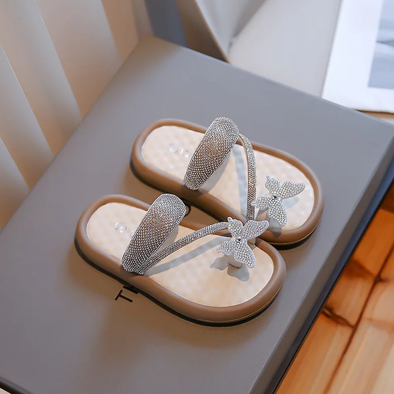 2024 Summer Children Butterfly Diamond Bow Slippers for Girls Versatile Fashion Anti Slip and Lightweight Mesh Cool Beach Shoes