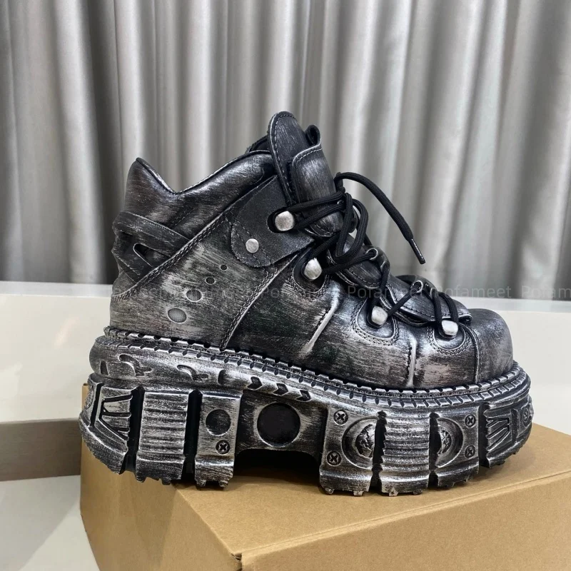 موضة ريترو المتسكعون النساء الأحذية جولة تو سميكة وحيد جلد طبيعي المسامير ديكور العتيقة حذاء كاجوال المتسكعون نمط الشارع