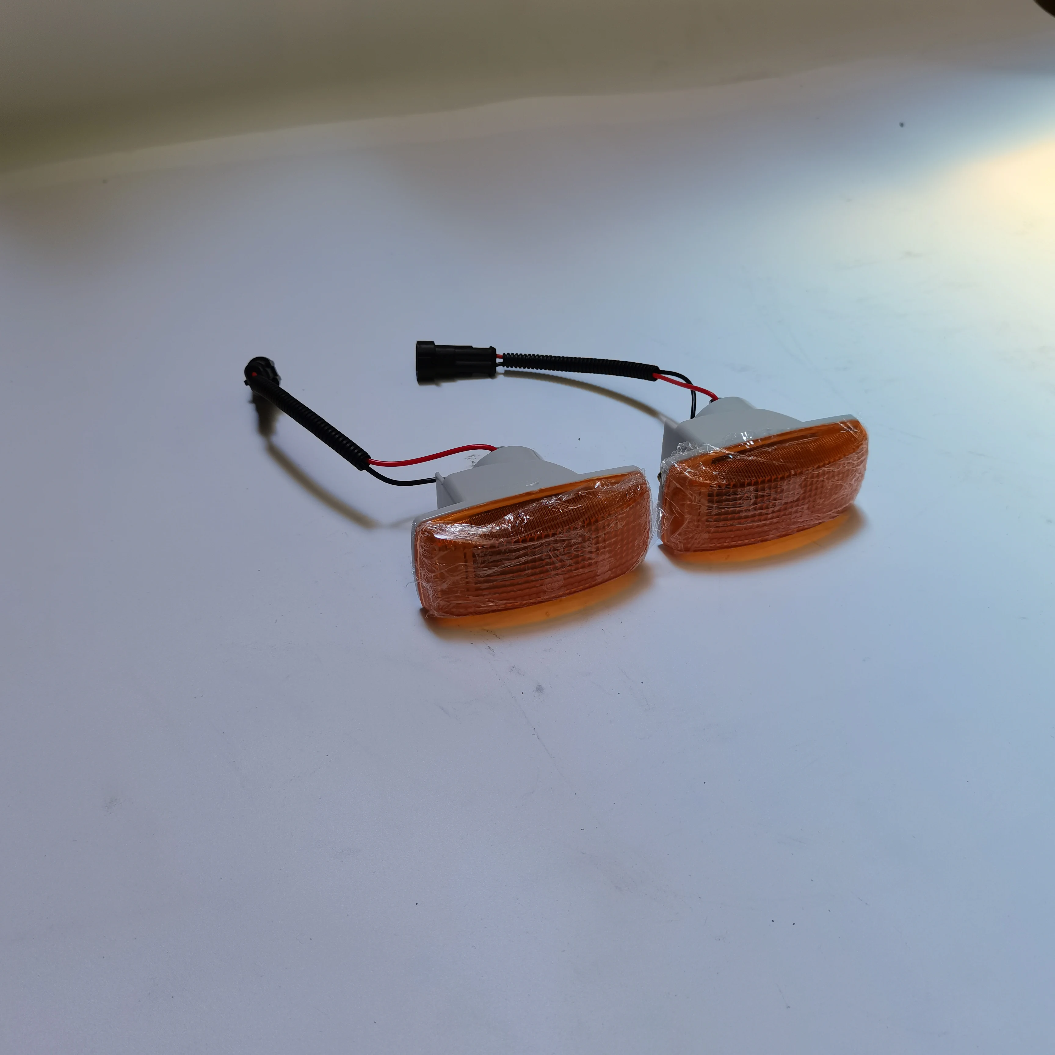 الجملة الجديدة مدرب حافلة رئيس مصباح أضواء السيارة بدوره إشارة قطع الغيار للحافلات والشاحنات المصنوعة من البلاستيك